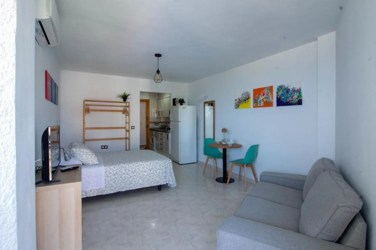 Larios Dos 504. Estudio Con Vistas Al Mar Cerca De La Playa 토록스